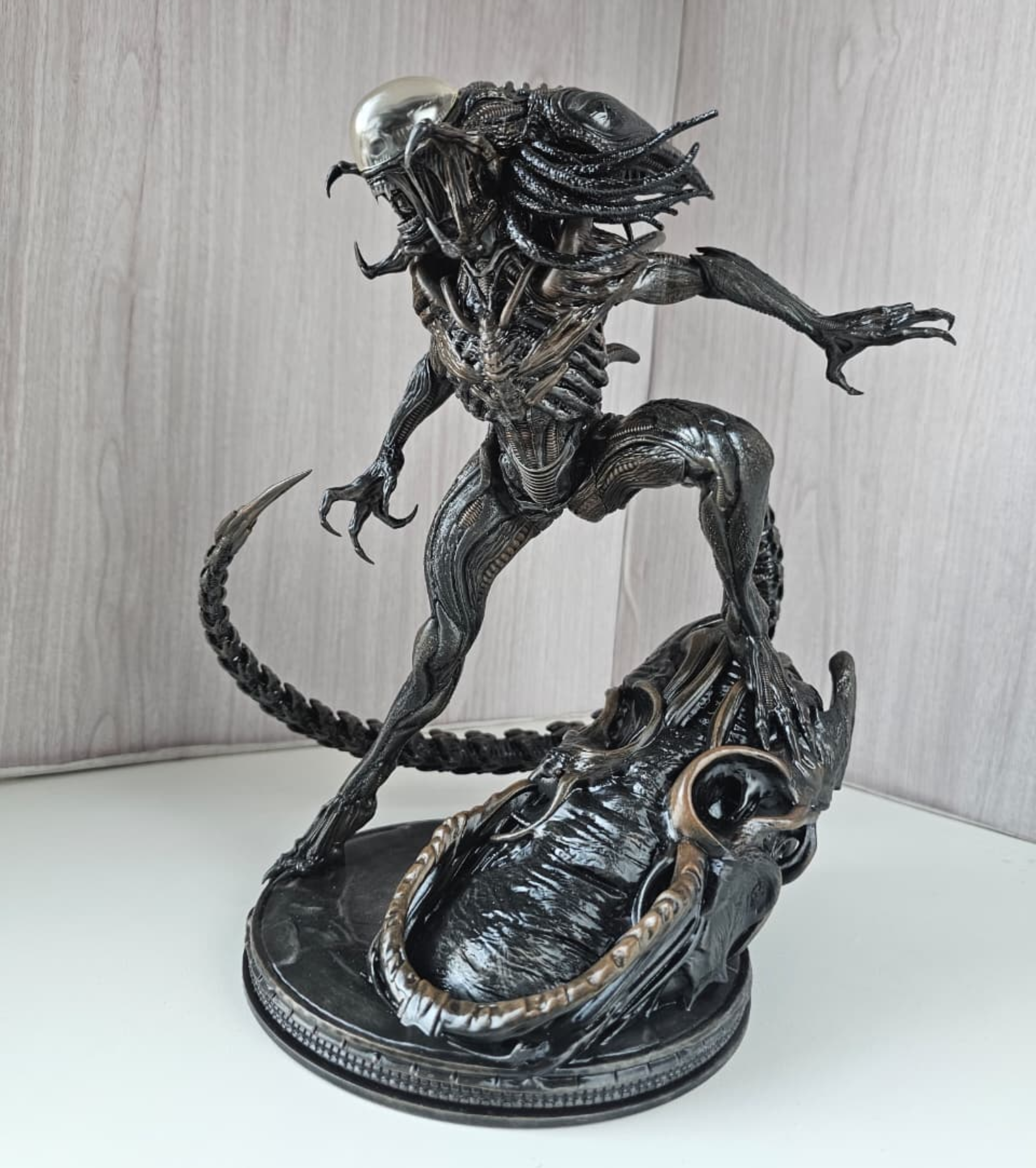 Figura Predalien en Resina Premium – El Híbrido Perfecto
