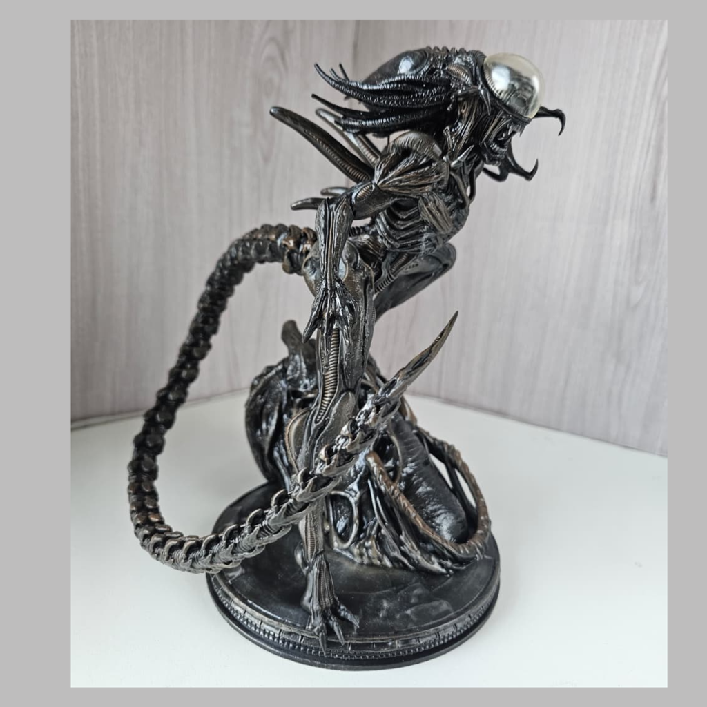 Figura Predalien en Resina Premium – El Híbrido Perfecto