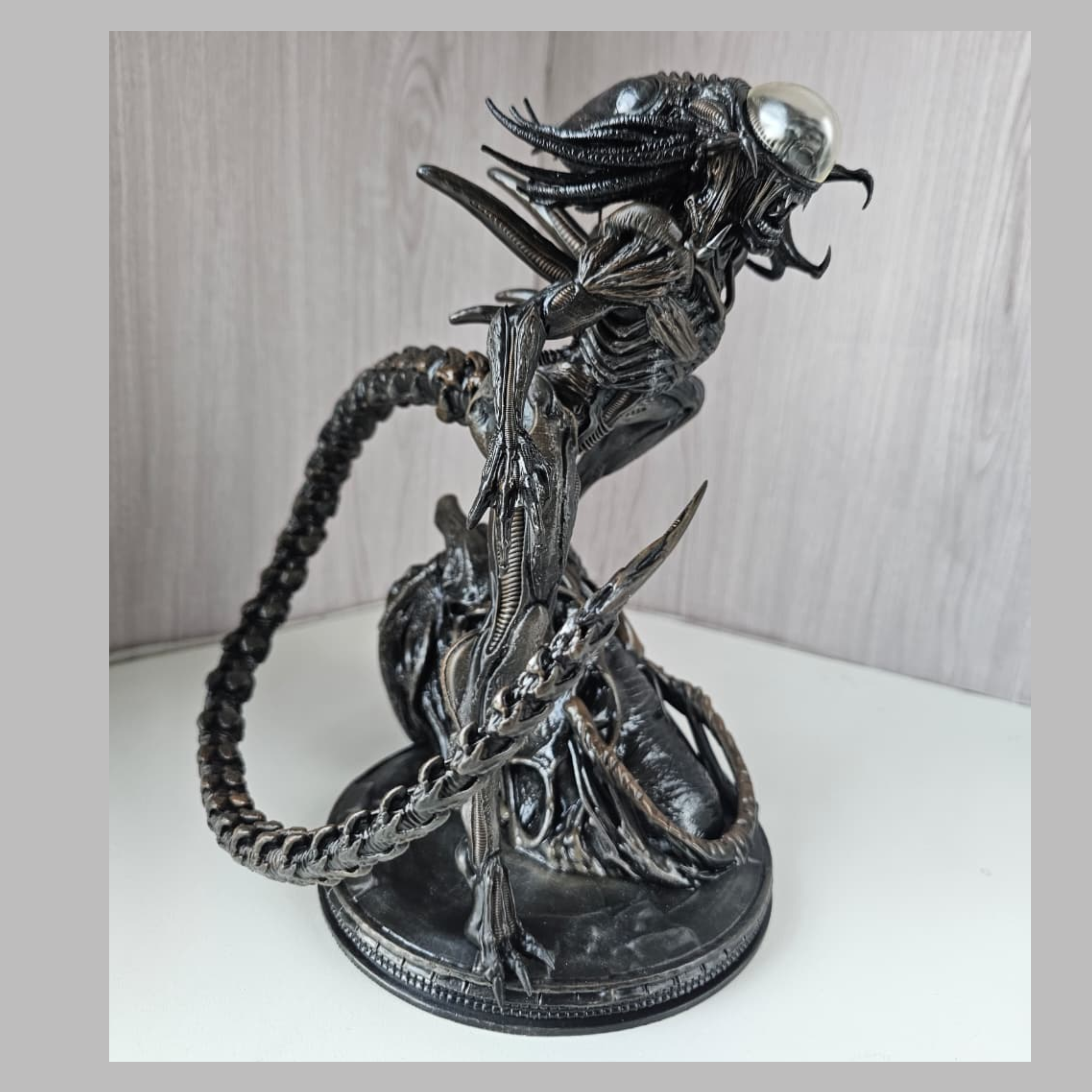 Figura Predalien en Resina Premium – El Híbrido Perfecto